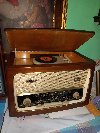Starinski radio sa gramofonom=antikvitet ponuda Hobi, umetnine, nakit, muzički instrumenti