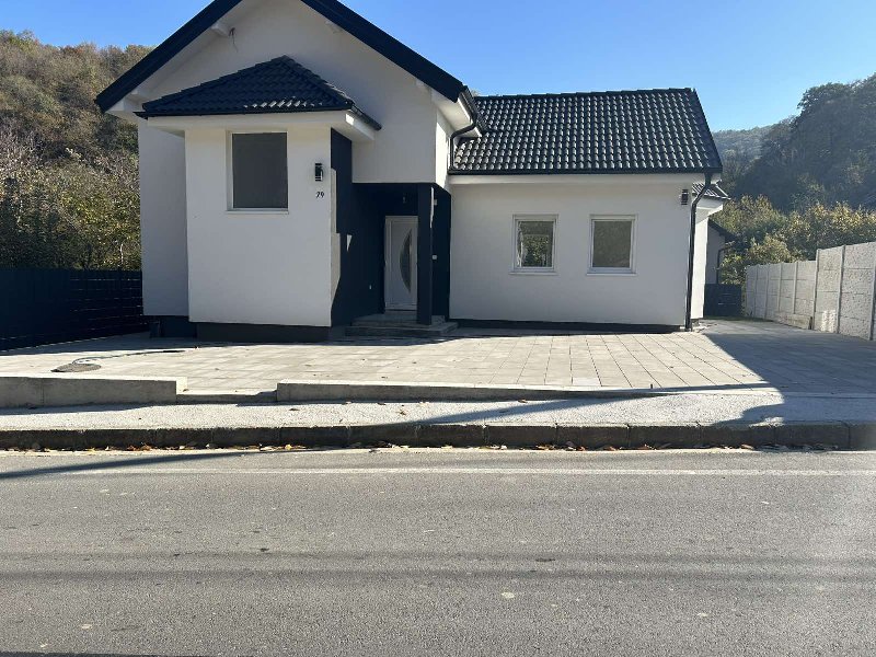 Novoizgradjena kuca u Starim Ledincima Slika 