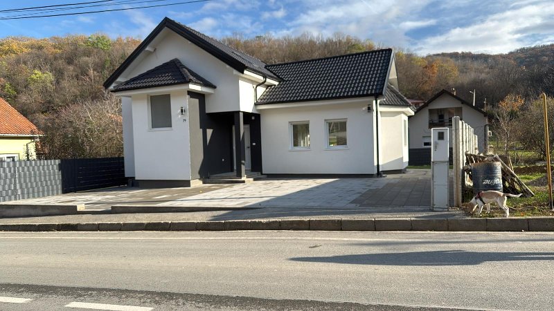 Novoizgradjena kuca u Starim Ledincima Slika 