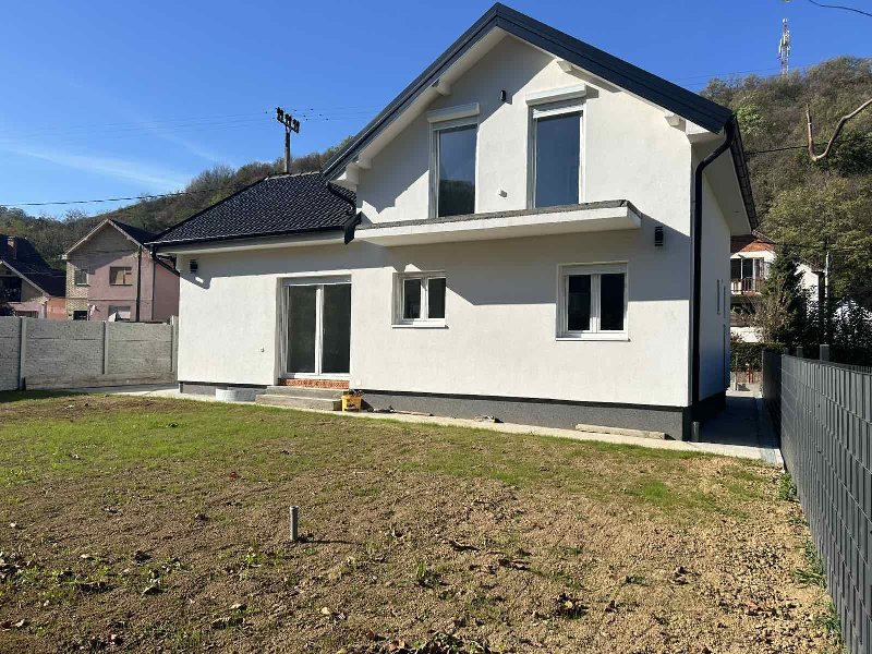 Novoizgradjena kuca u Starim Ledincima Slika 