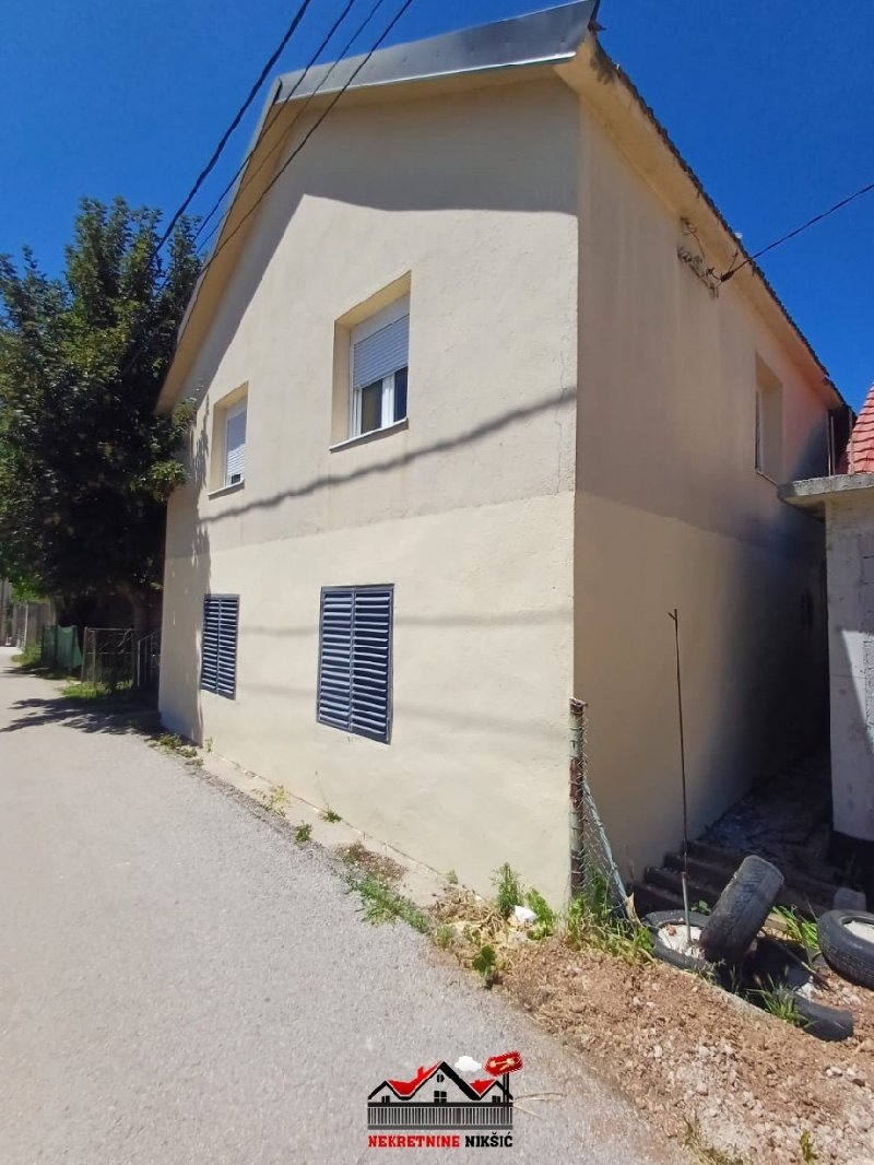 PRODAJEM PRIZEMLJE KUĆE U NIKŠIĆU Slika 