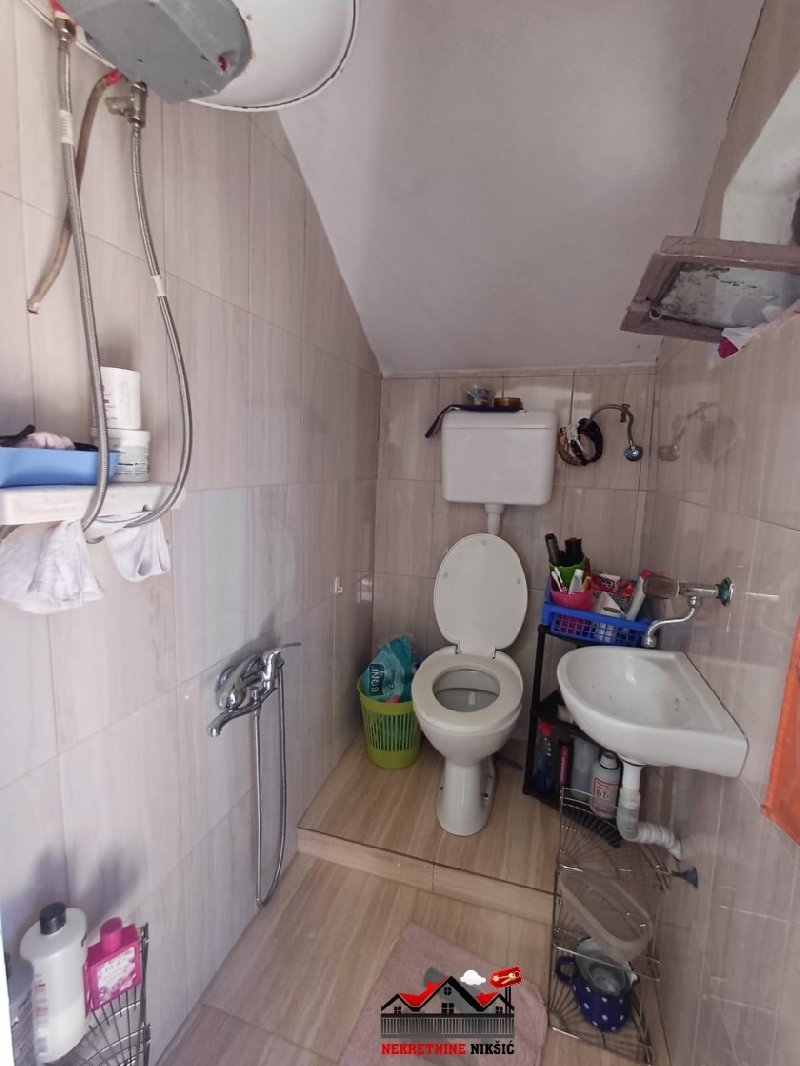 PRODAJEM PRIZEMLJE KUĆE U NIKŠIĆU Slika 