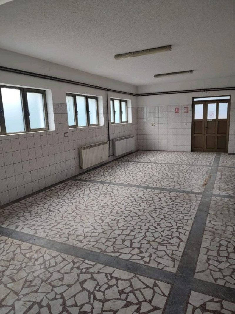 Poslovno stambeni objekat 590 m2 Slika 