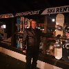 Situiran trazi mladju potreba On traži nju
