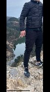 Decko 26 za damu par potreba On traži nju