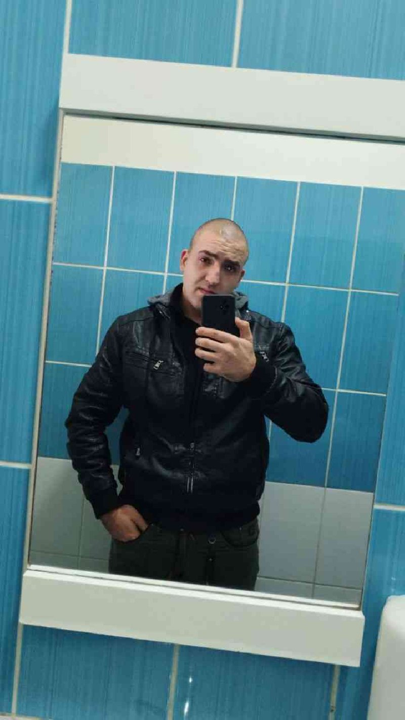 Lep zgodan momak za bogate tete i bake Slika 